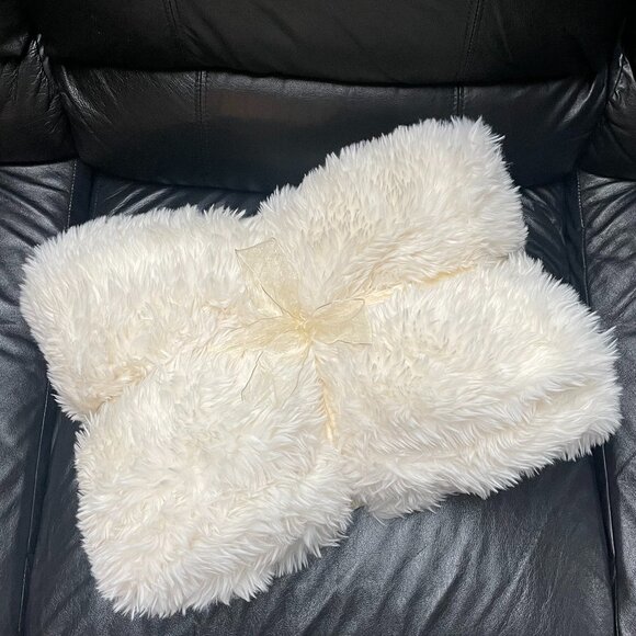 Nordstrom Rack Ivory Faux Fur Throw Blanket 50X60 - Picture 1 of 5